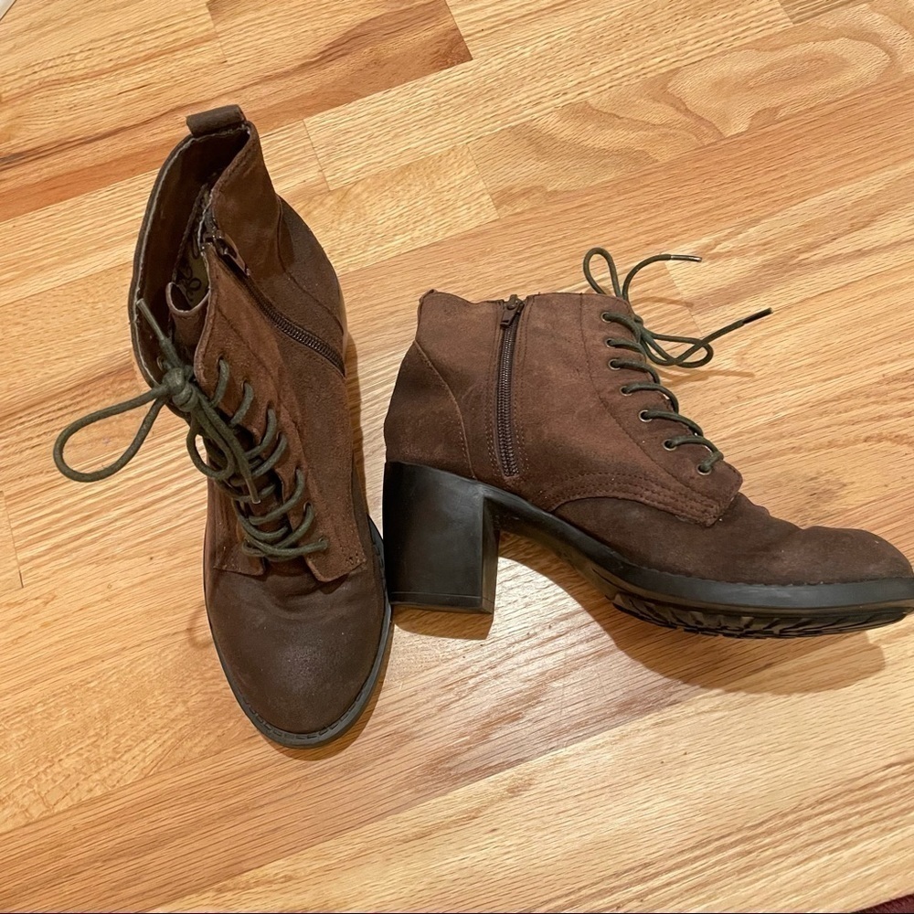 Zodiac brown suede lace up side zip ankle bootie with stacked heel 6.5